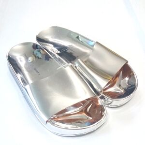 CHINESE LAUNDRY SILVER SLIDE MULE SANDALS SIZE 8.5 NWT